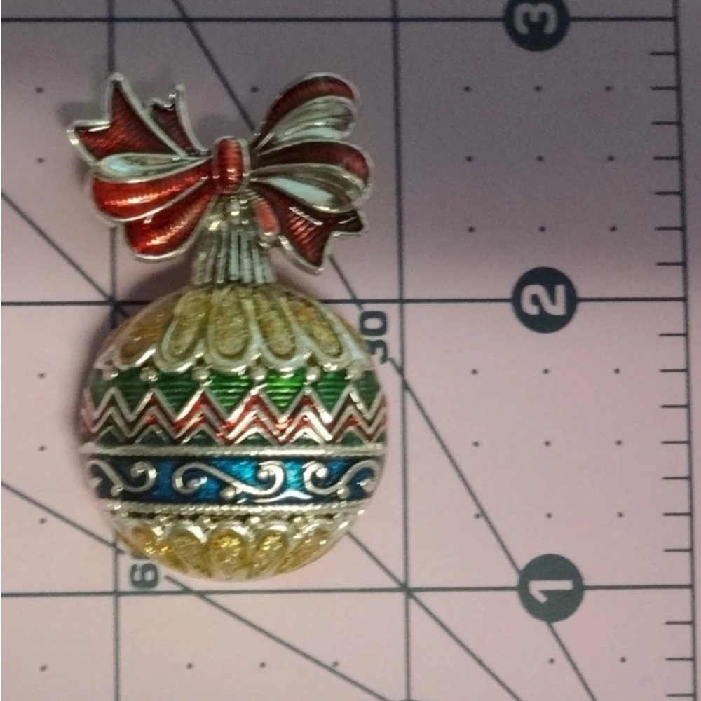 Vintage Signed NR Christmas Tree Ornament Enamel Color Pin Brooch RARE - Picture 4 of 8